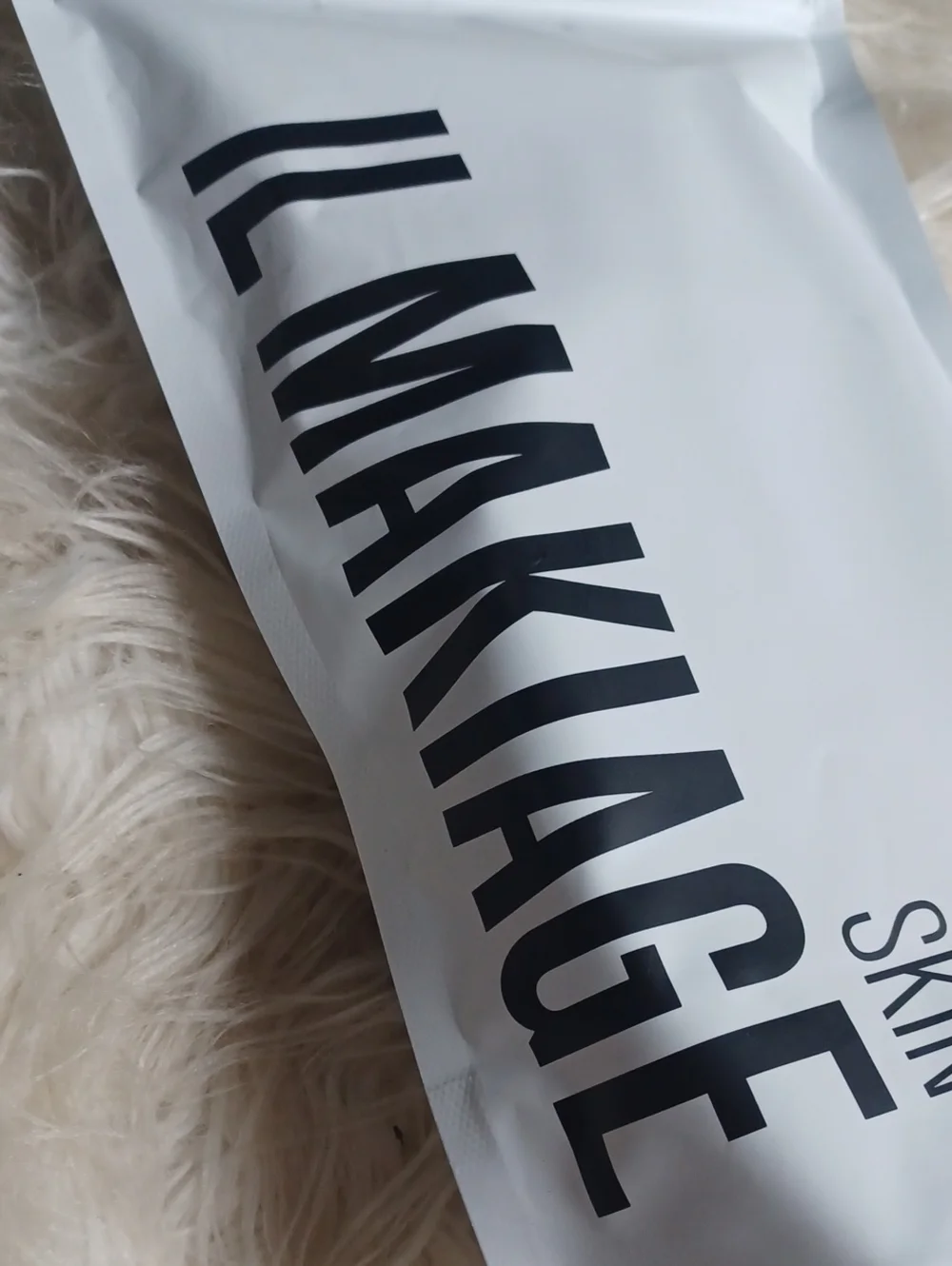 IL Makiage Skin  Magic Moisturizing Sun Foam
